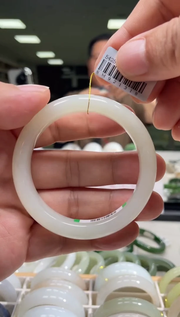 和田玉手镯未镶嵌56-57圈口 1318