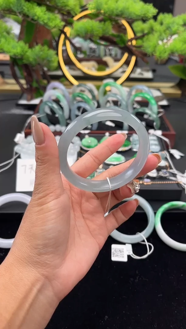 未镶嵌手镯翡翠手镯