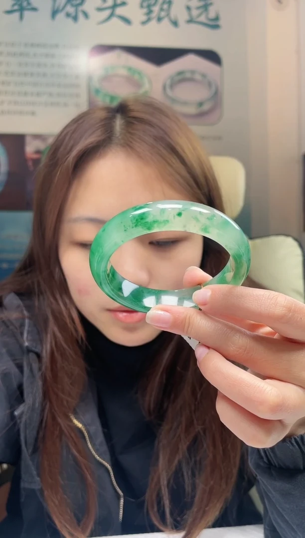 【闪购商品】石英质玉手镯未镶嵌非洲翠手镯多样性发货