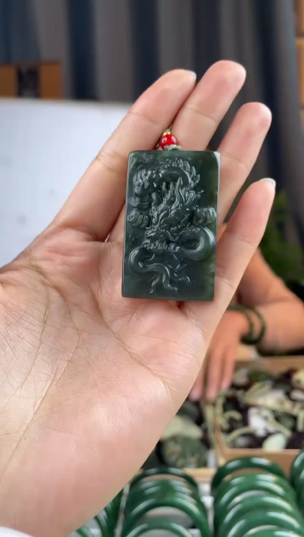 颈饰未镶嵌和田玉拍一发一，拍一发一