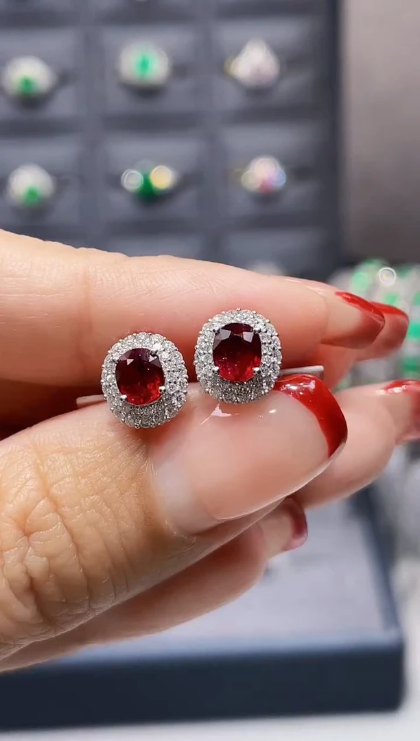 【闪购商品】红宝石耳钉18K金镶嵌1.43克拉/无烧