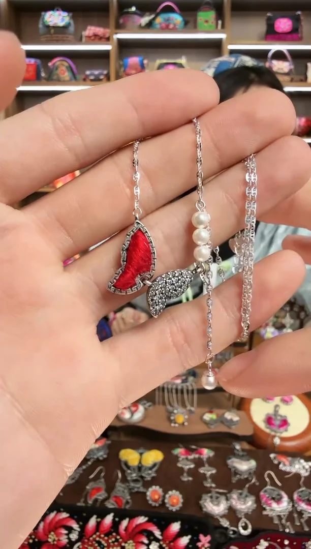 【闪购商品】织绣137蒙阿苏苗绣传承