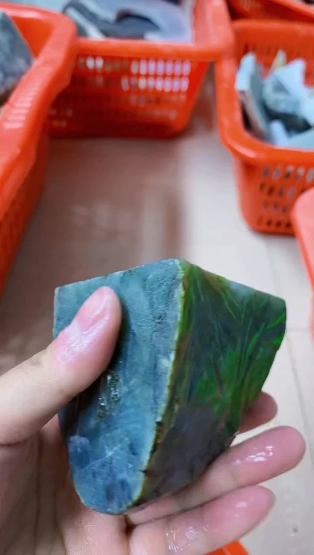 颈饰未镶嵌翡翠嘿****?天然翡翠095
