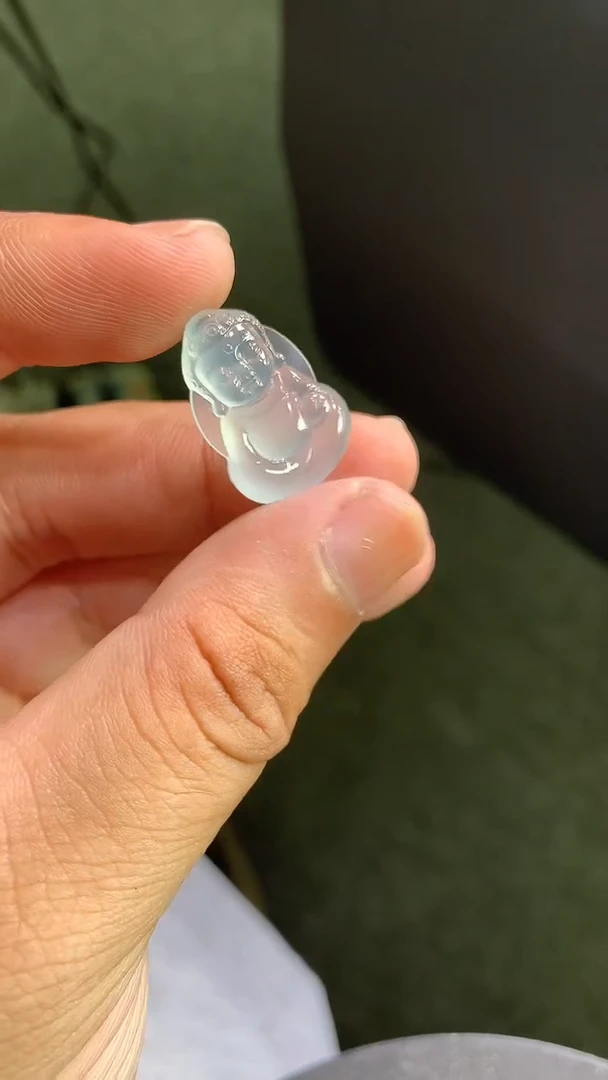 翡翠未镶嵌颈饰宝宝佛