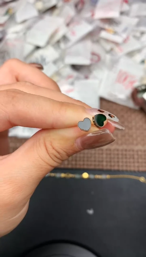 18K金镶嵌挂件翡翠—