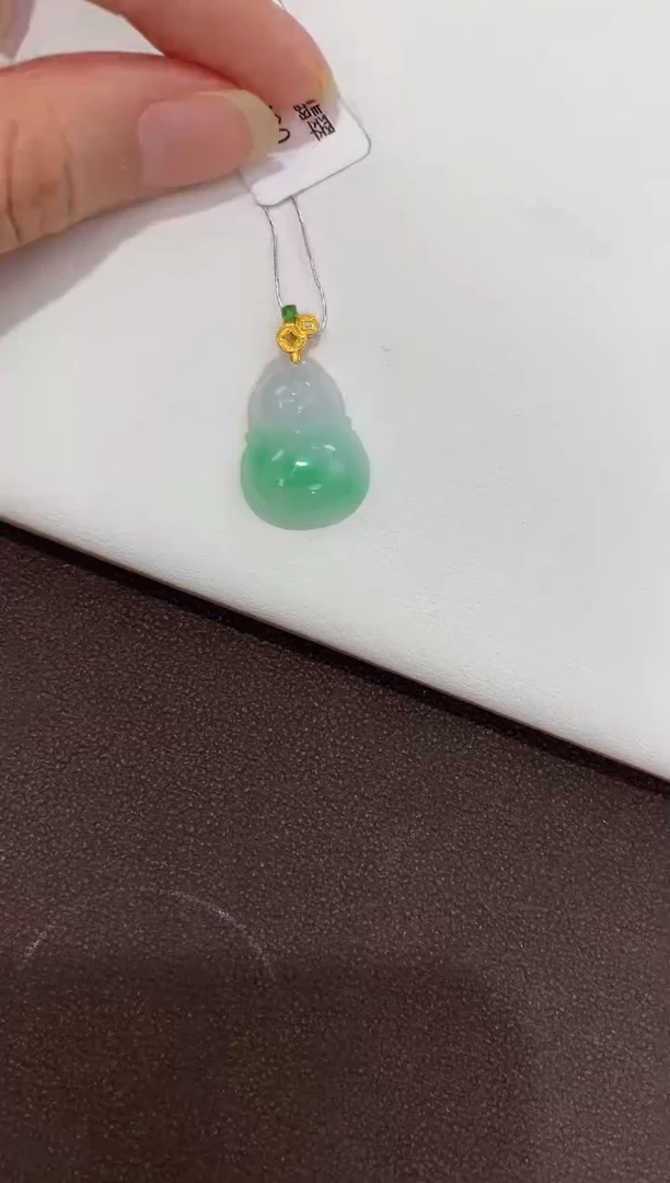 翡翠18K金镶嵌颈饰天然缅甸a货翡翠