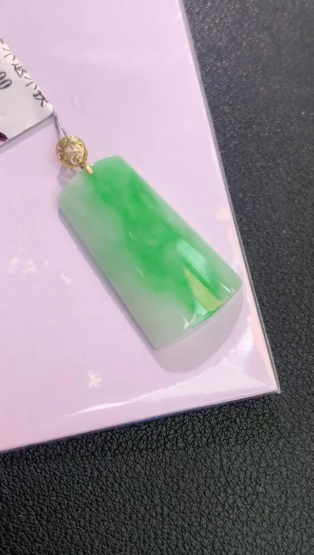 颈饰18K金镶嵌翡翠赠礼盒证书 丁丁