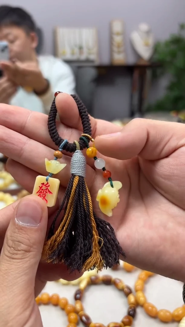 【闪购商品】琥珀裸石未镶嵌把把胡