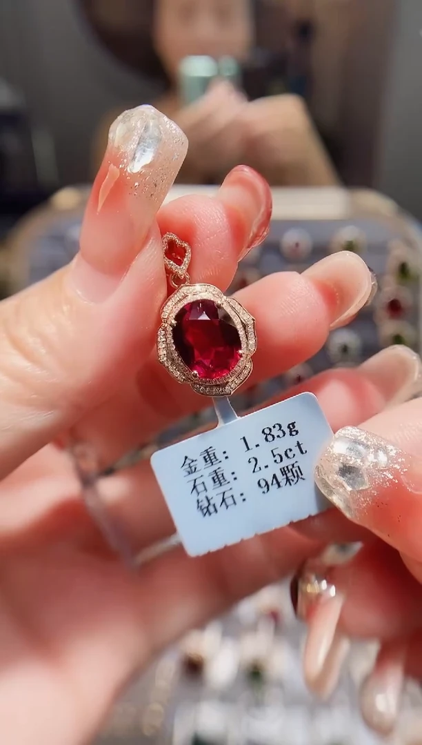 颈饰18K金镶嵌碧玺2.5