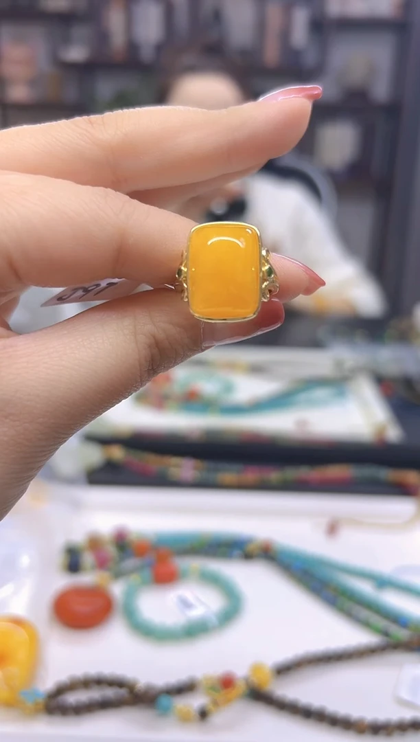 【闪购商品】蜜蜡戒指银S925镀金镶嵌J97