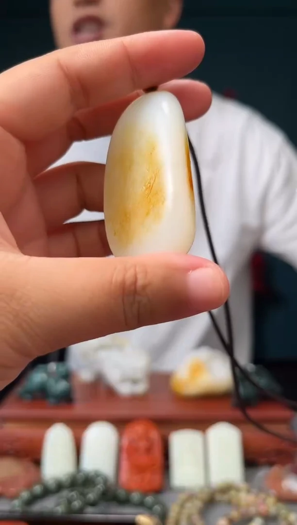 和田玉未镶嵌颈饰手串