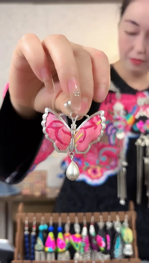 织绣彩云南阁非遗老绣饰品036