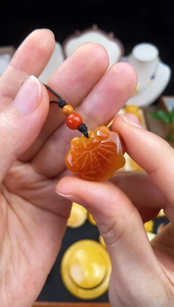 琥珀未镶嵌珠宝奇石柒月