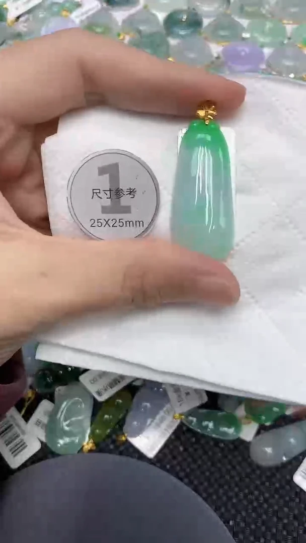 颈饰18K金镶嵌翡翠111111111111