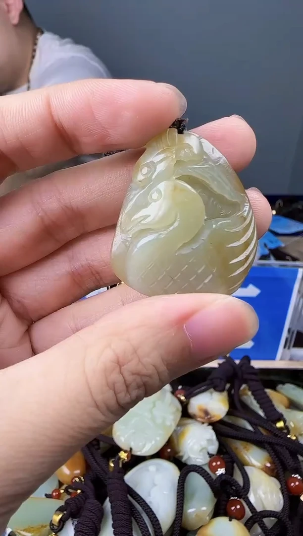 和田玉未镶嵌颈饰1