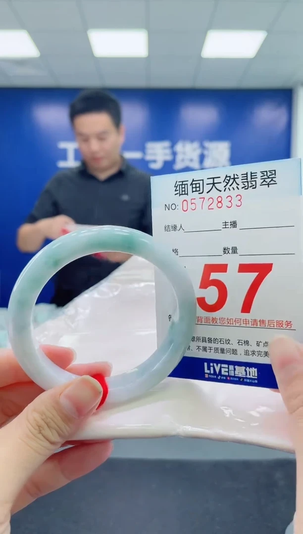 未镶嵌手镯翡翠天然翡翠手镯