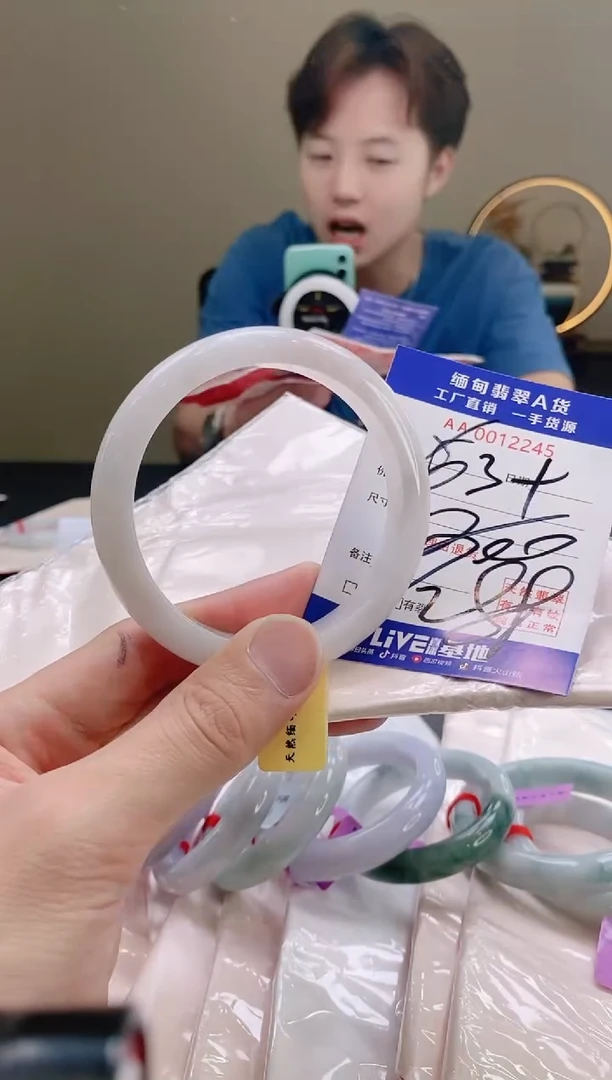 翡翠手镯未镶嵌63+