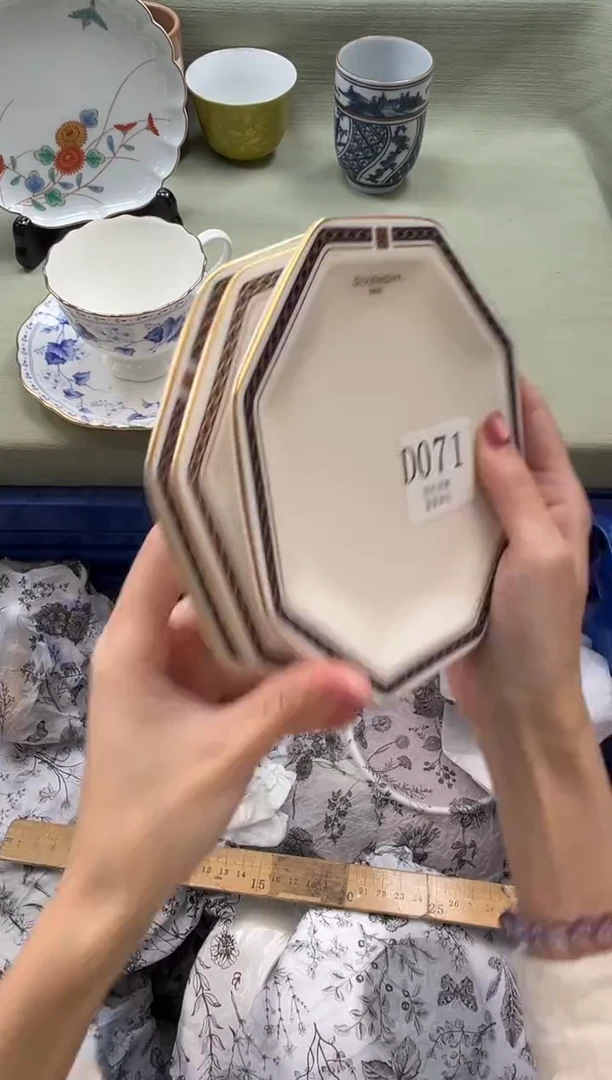 瓷片雯       D071