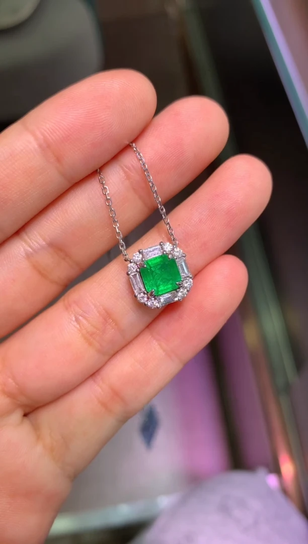 项链18K金镶嵌祖母绿1.21CT