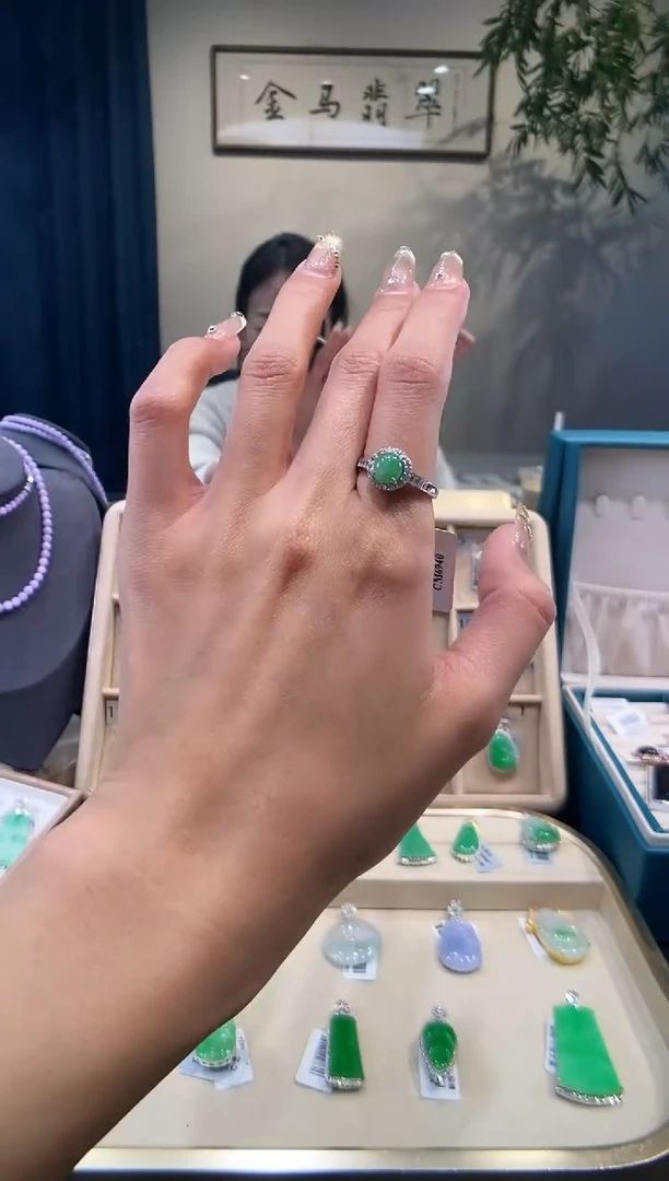 【闪购商品】翡翠吊坠(不含链)银S925镶嵌蛋面戒指