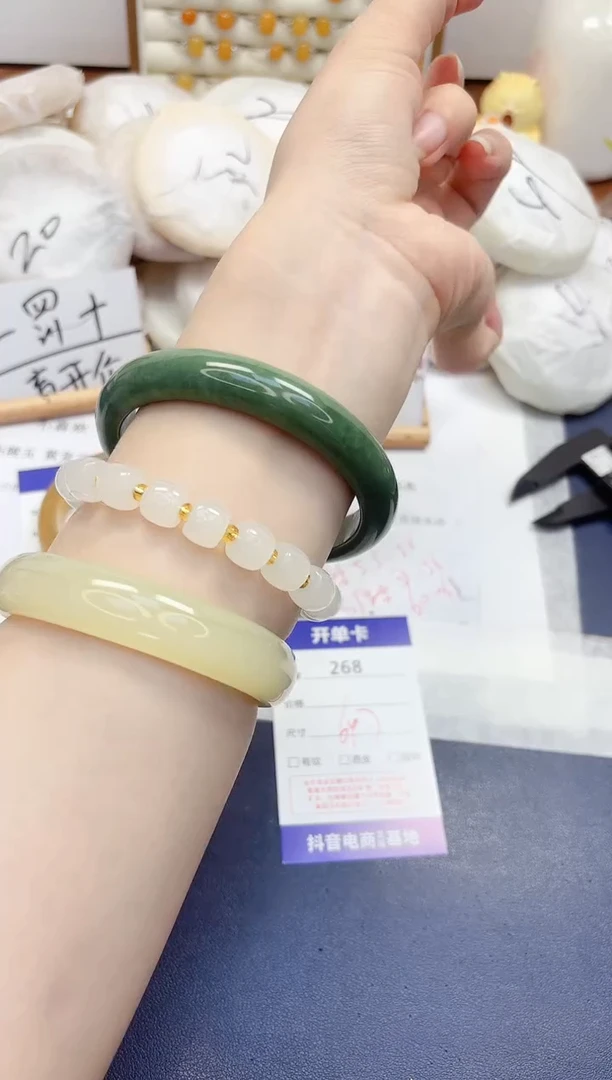 石英质玉手镯未镶嵌268-翠玉-圈口64