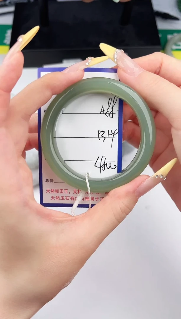 未镶嵌手镯和田玉88颜色微差无瑕