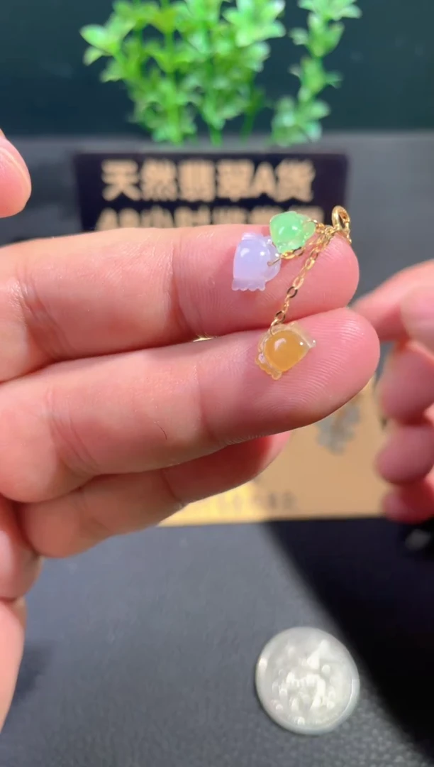 颈饰18K金镶嵌翡翠翡翠