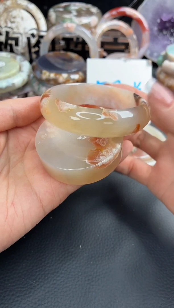 未镶嵌手镯（圆镯）石英质玉55