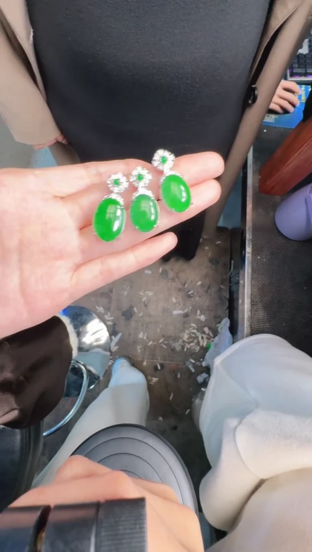 未镶嵌定制翡翠A货有轻微色差属于正常现象，鸽子蛋多样性发货1