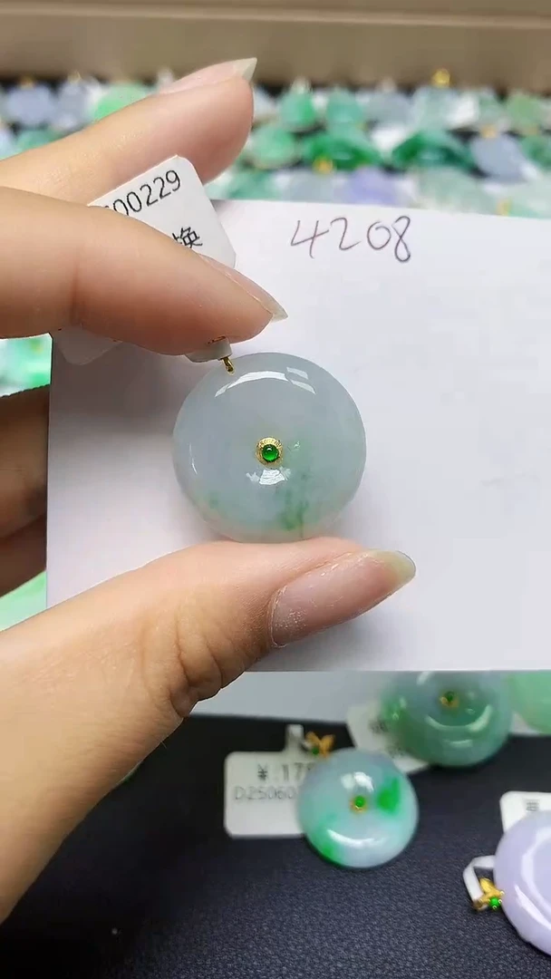 翡翠18K金镶嵌颈饰天然缅甸翡翠A货