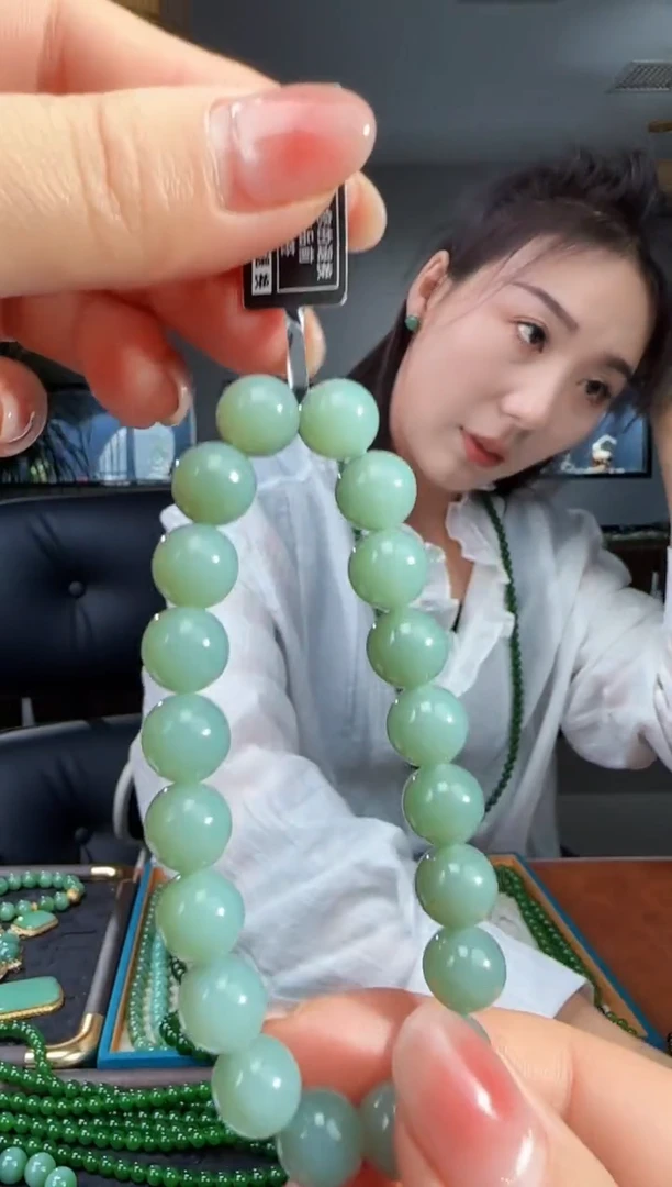 未镶嵌手链和田玉卡10