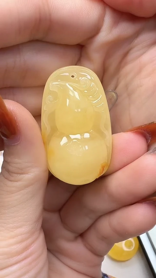 裸石琥珀未镶嵌如图