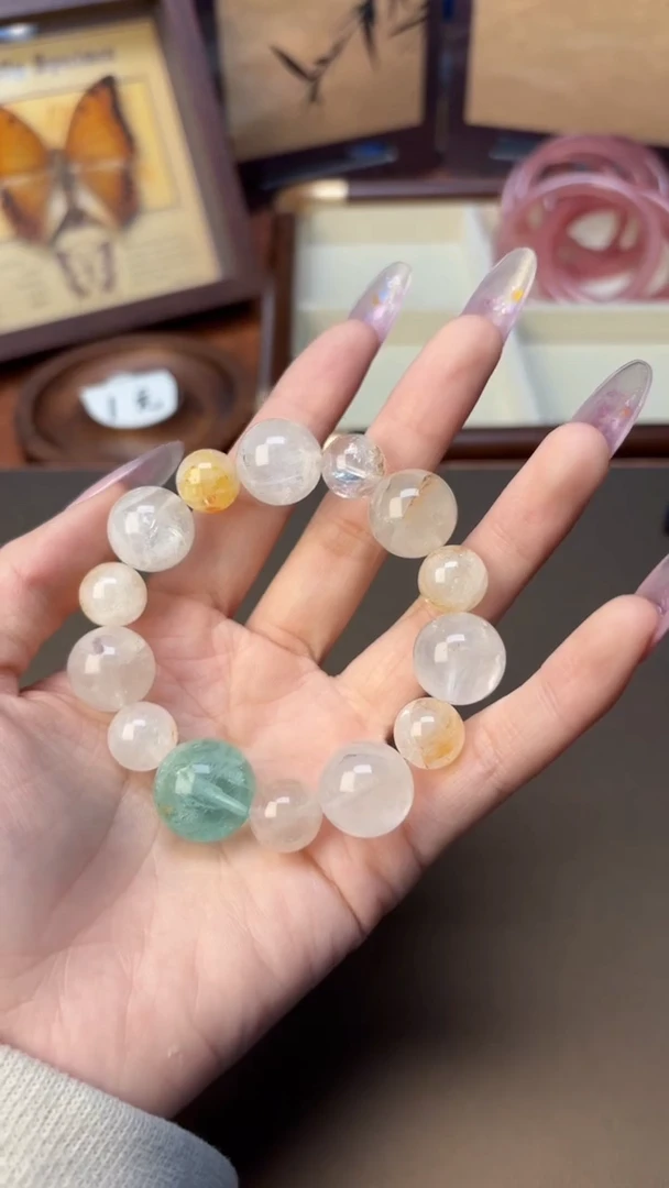 未镶嵌手串水晶?**姐1