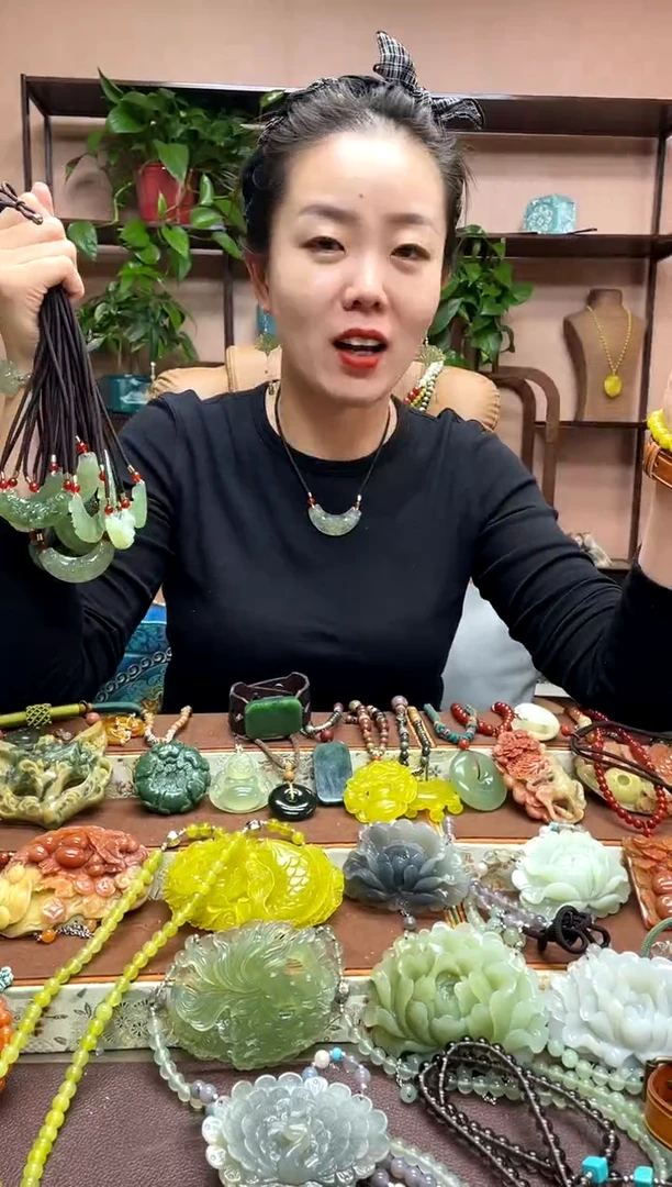 未镶嵌岫玉吊坠多样性发货发其中之一微瑕