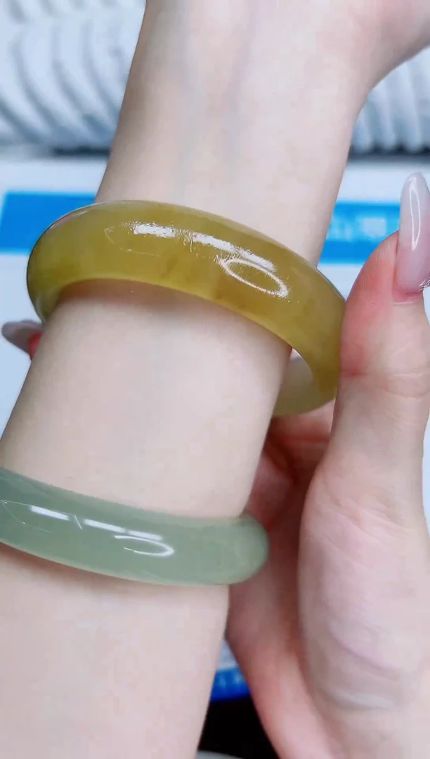 未镶嵌手镯石英质玉219/58.7