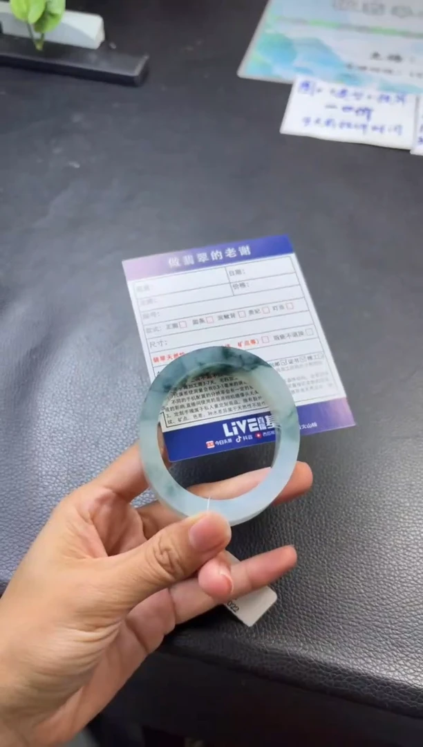 未镶嵌定制手镯不退不换定制翡翠哦***怼定制手镯不退不换