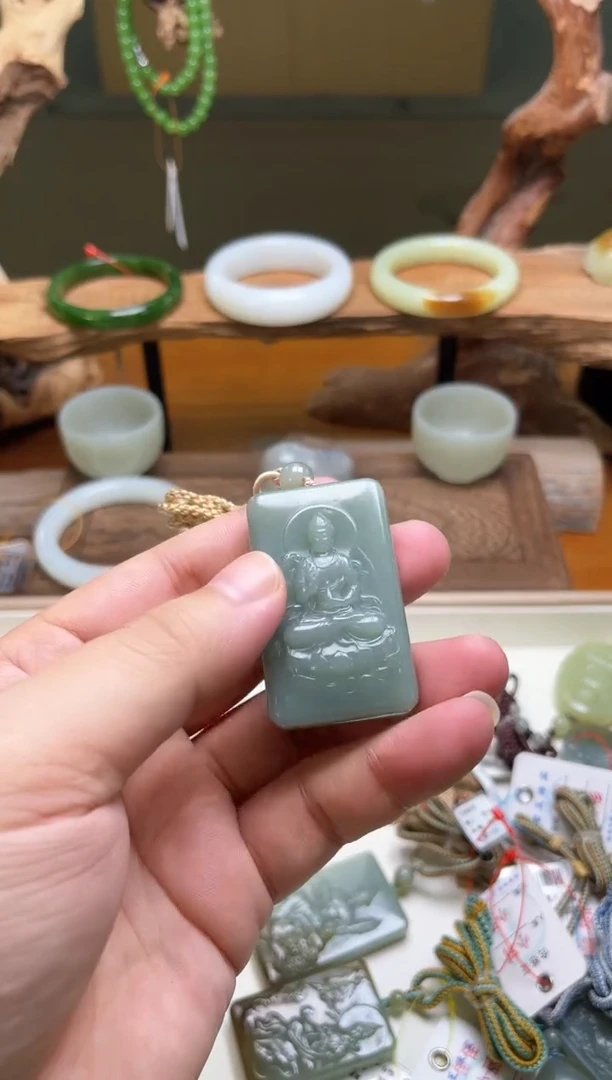 吊坠(不含链)未镶嵌和田玉吐拉牧场 观音