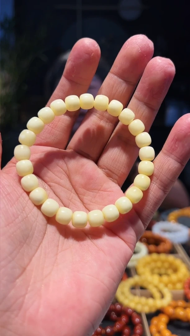 未镶嵌蜜蜡手串单圈8+