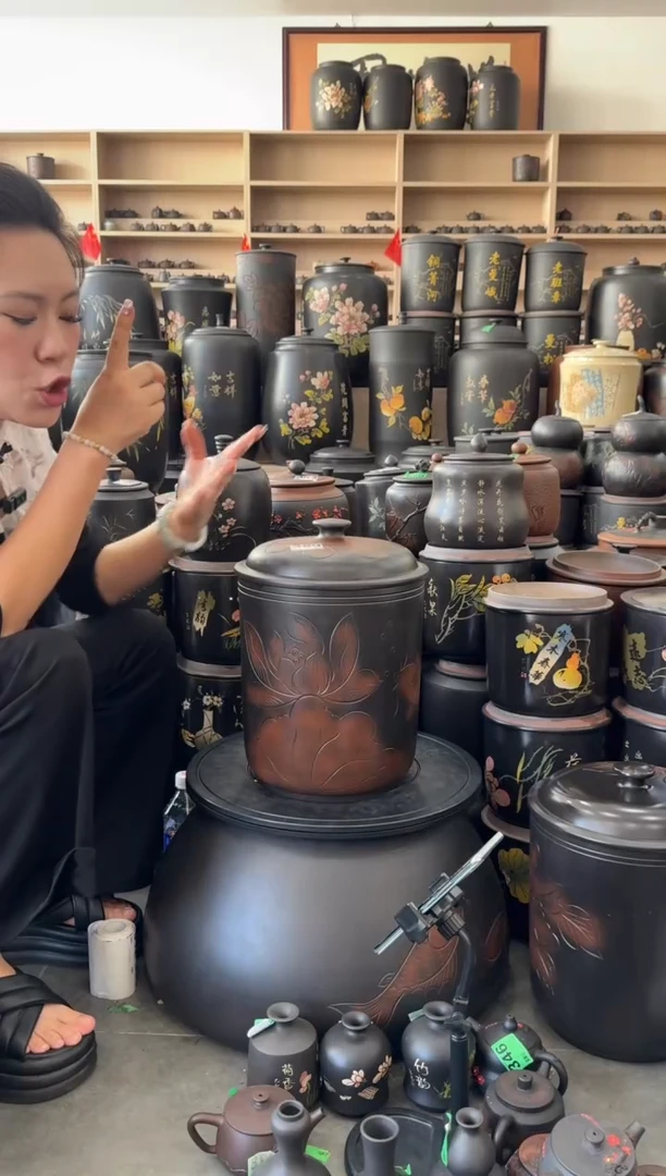 罐瑕疵线雕荷花九饼茶缸  389