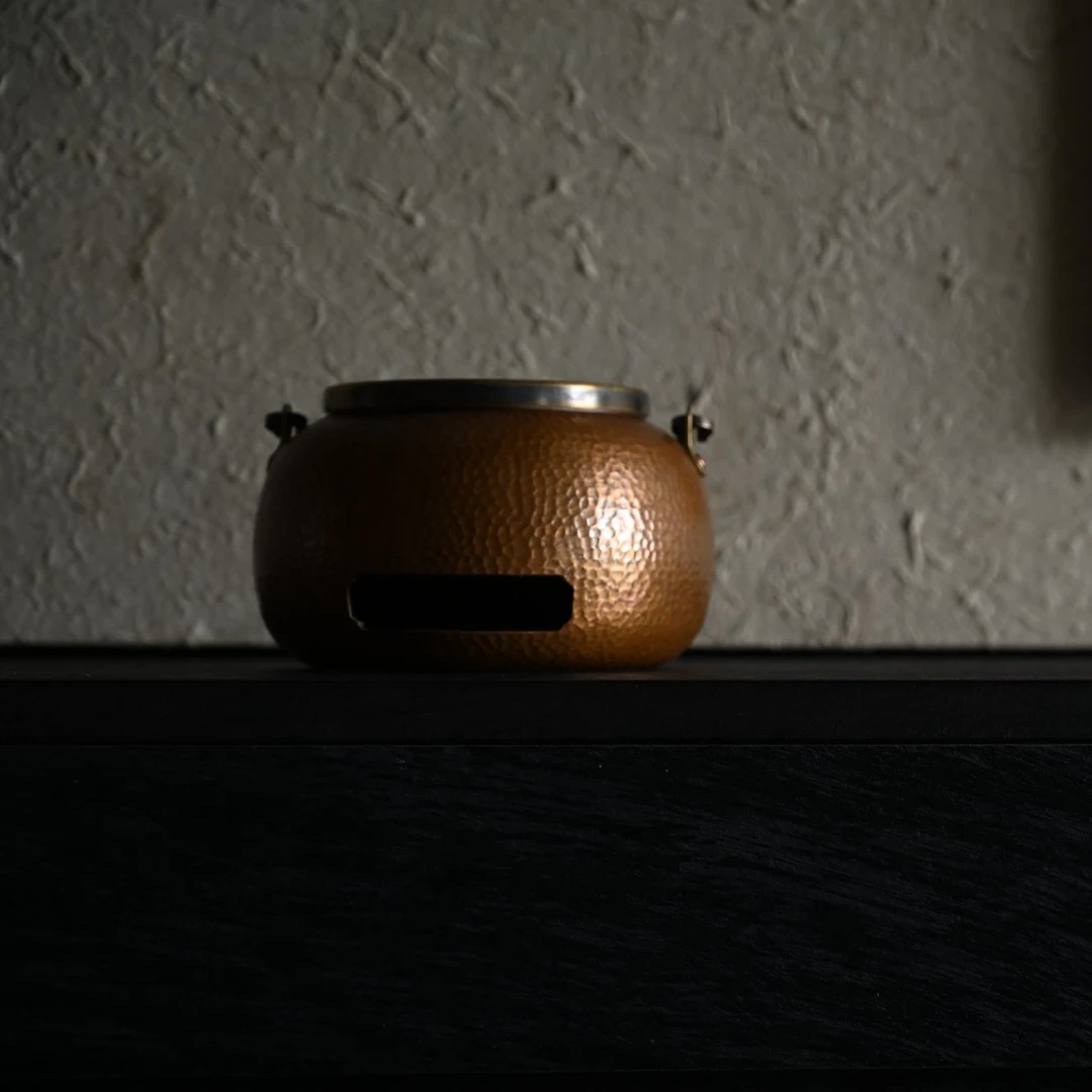 春喜铜【送货上门】紫铜手工锤纹锤点扁圆火炉（谷黄色）新中式