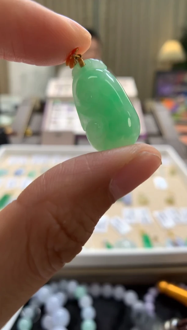 翡翠18K金镶嵌颈饰如意1
