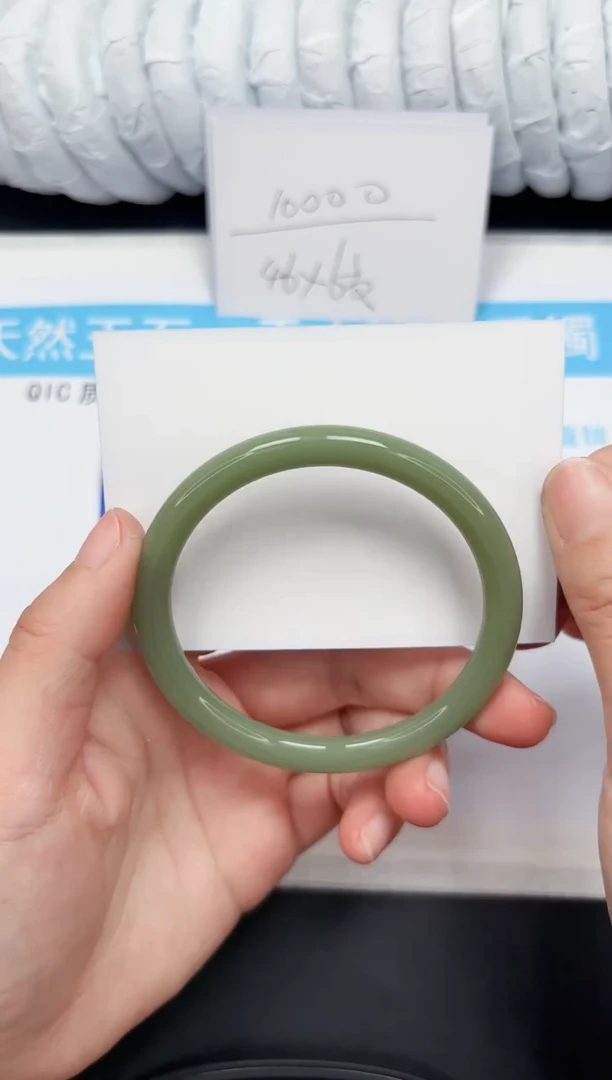 【闪购商品】石英质玉手镯未镶嵌102-64