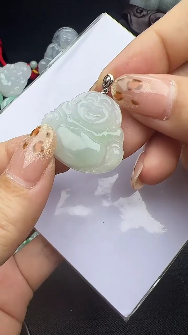 颈饰18K金镶嵌翡翠佛公