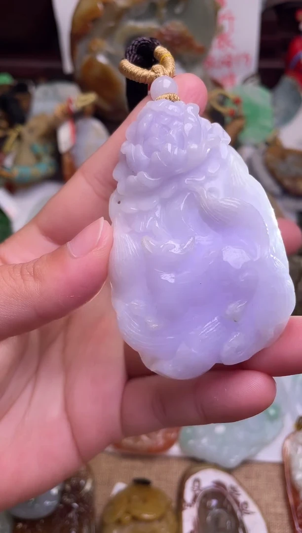 颈饰未镶嵌翡翠九尾狐