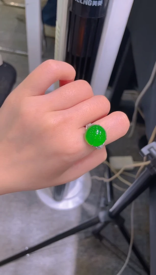 翡翠18K金镶嵌颈饰天然A货翡翠A34