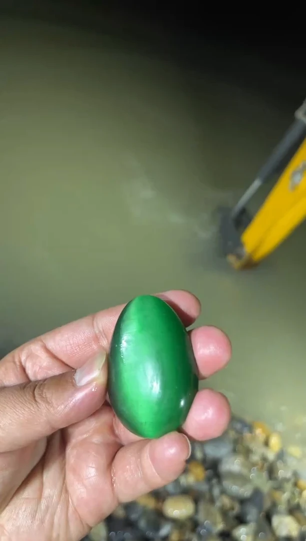 颈饰未镶嵌和田玉（糖玉）1