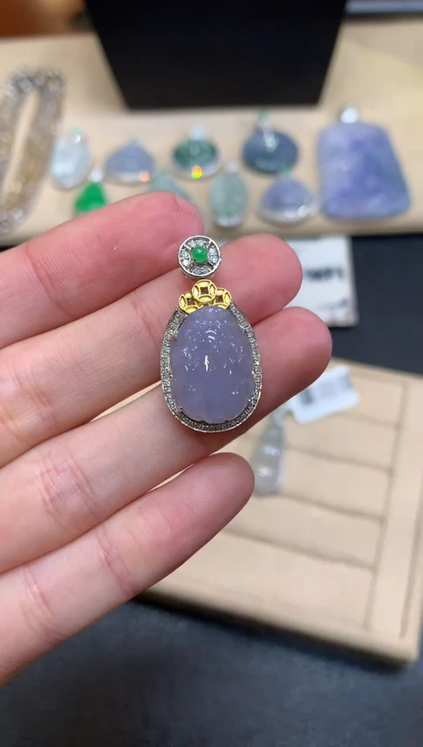 【闪购商品】翡翠颈饰18K金镶嵌貔貅【无服务费】