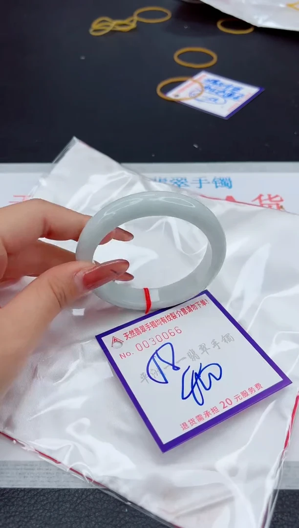 翡翠手镯未镶嵌1