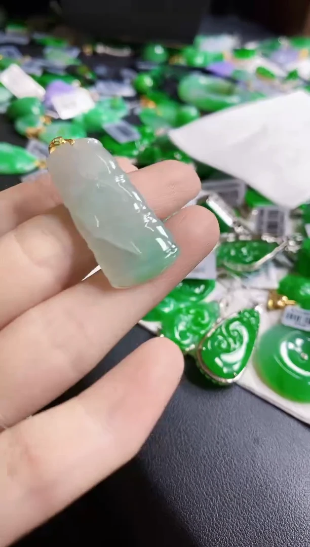 颈饰18K金镶嵌翡翠G*y竹子