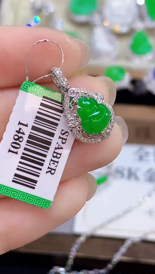 吊坠(不含链)18K金镶嵌翡翠CM多样性发其一